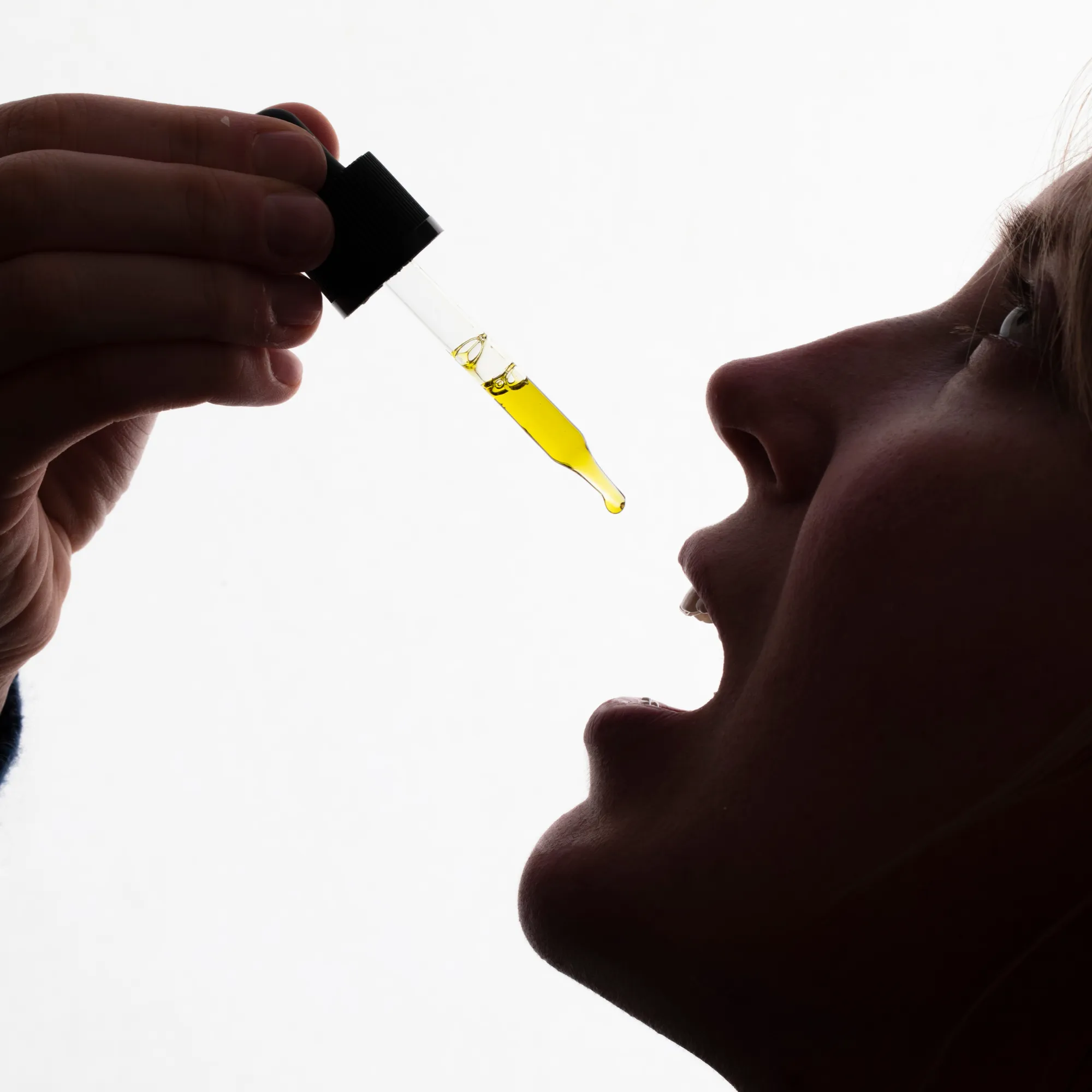 Jak dawkować olej CBD? Optymalne stosowanie kannabidiolu
